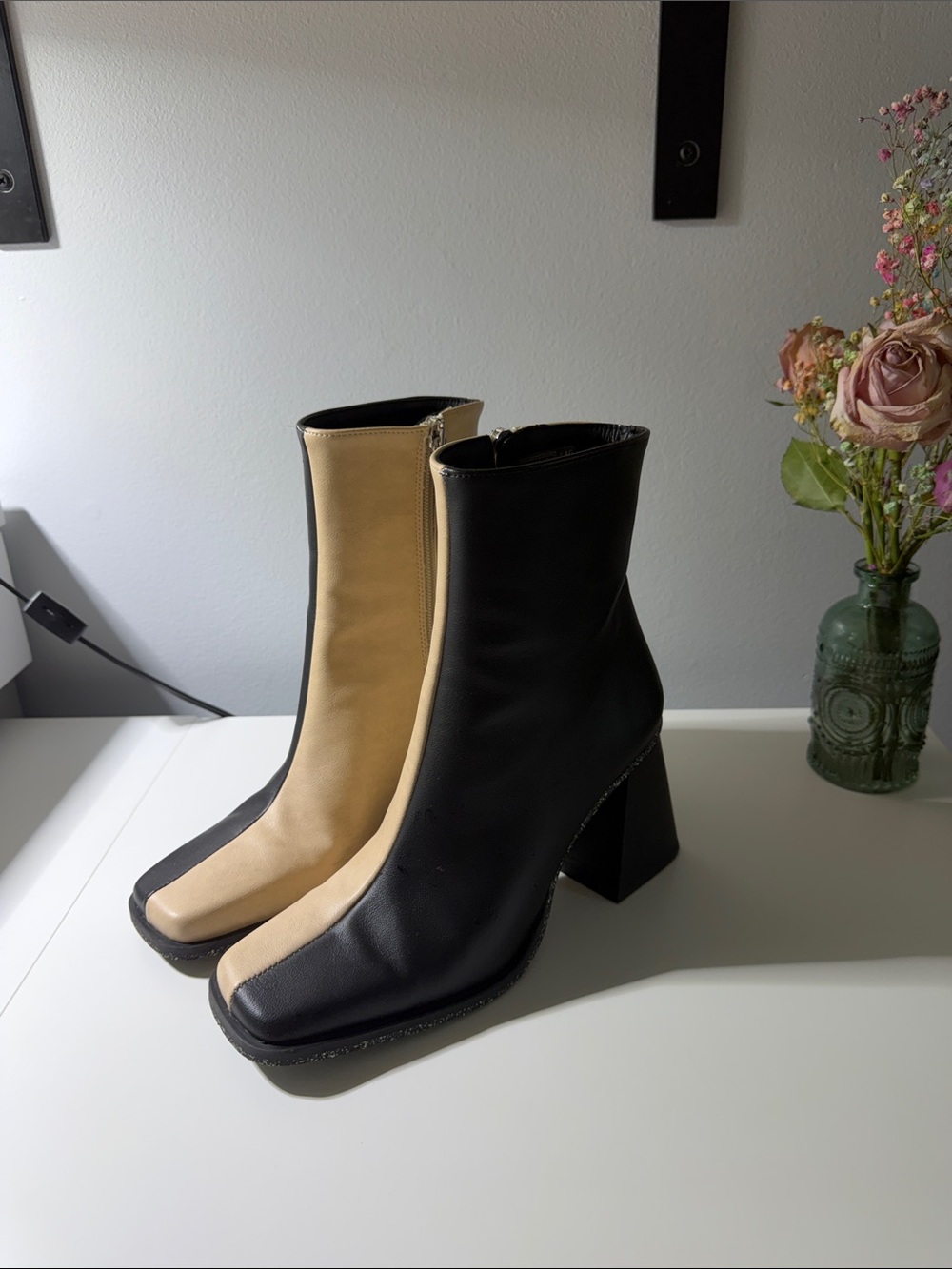 ALOHAS Bicolor Ankle Boots